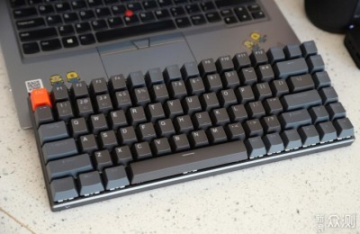 打造简洁桌面利器，84键雷柏V700-8A机械键盘